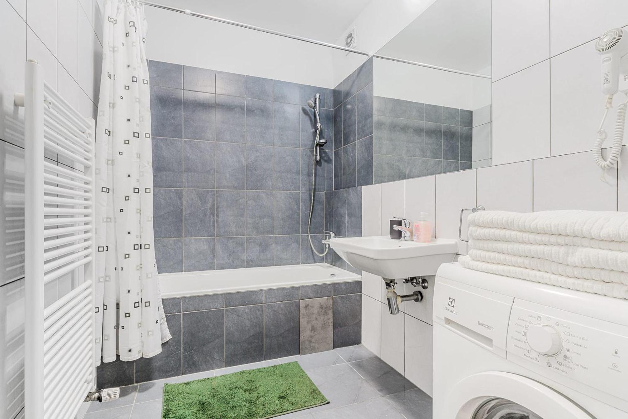 Spacious Near Karlin Square *